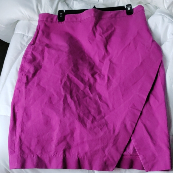 Banana Republic Dresses & Skirts - Banana Republic size 12 pink skirt